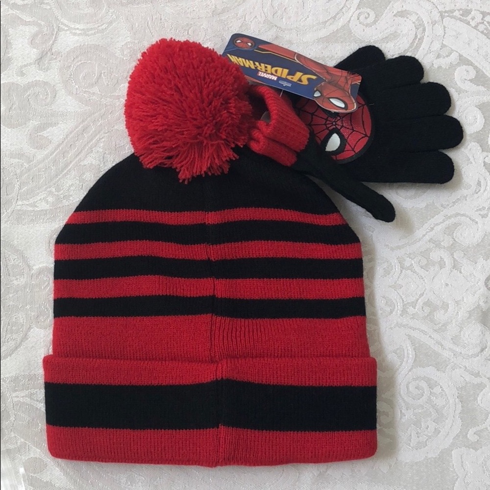 SPIDER-MAN Winter Hat and Gloves. - Picture 4 of 4